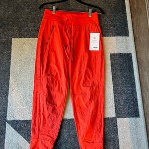 New Athleta trekkie jogger in size 2 petite